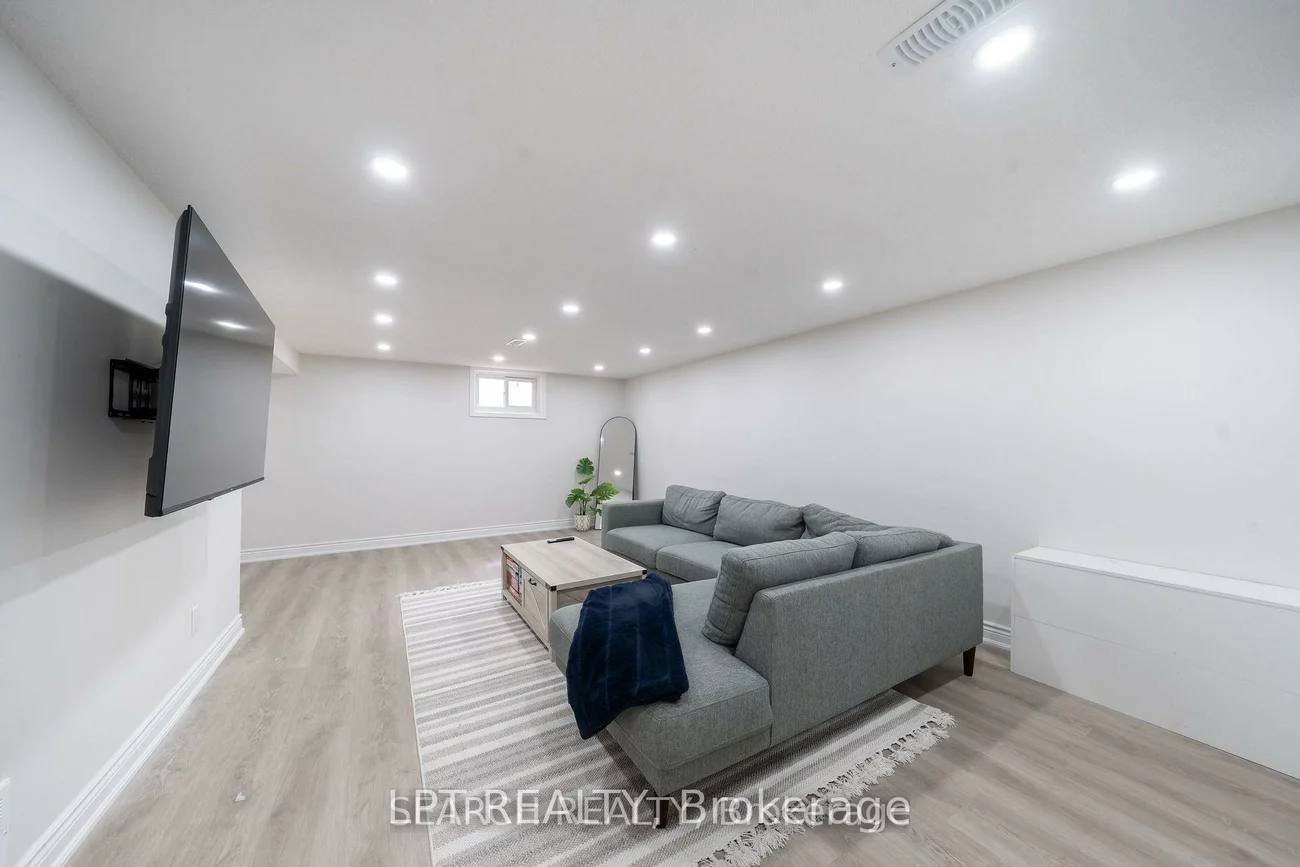 1079, Deta, Lakeview, Mississauga