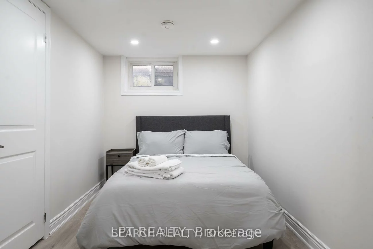 1079, Deta, Lakeview, Mississauga