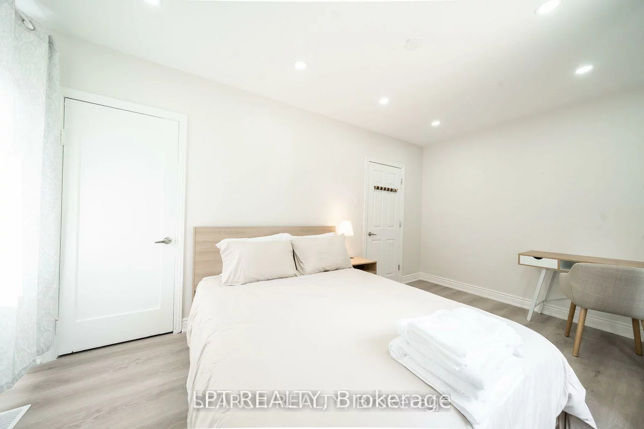 1079, Deta, Lakeview, Mississauga