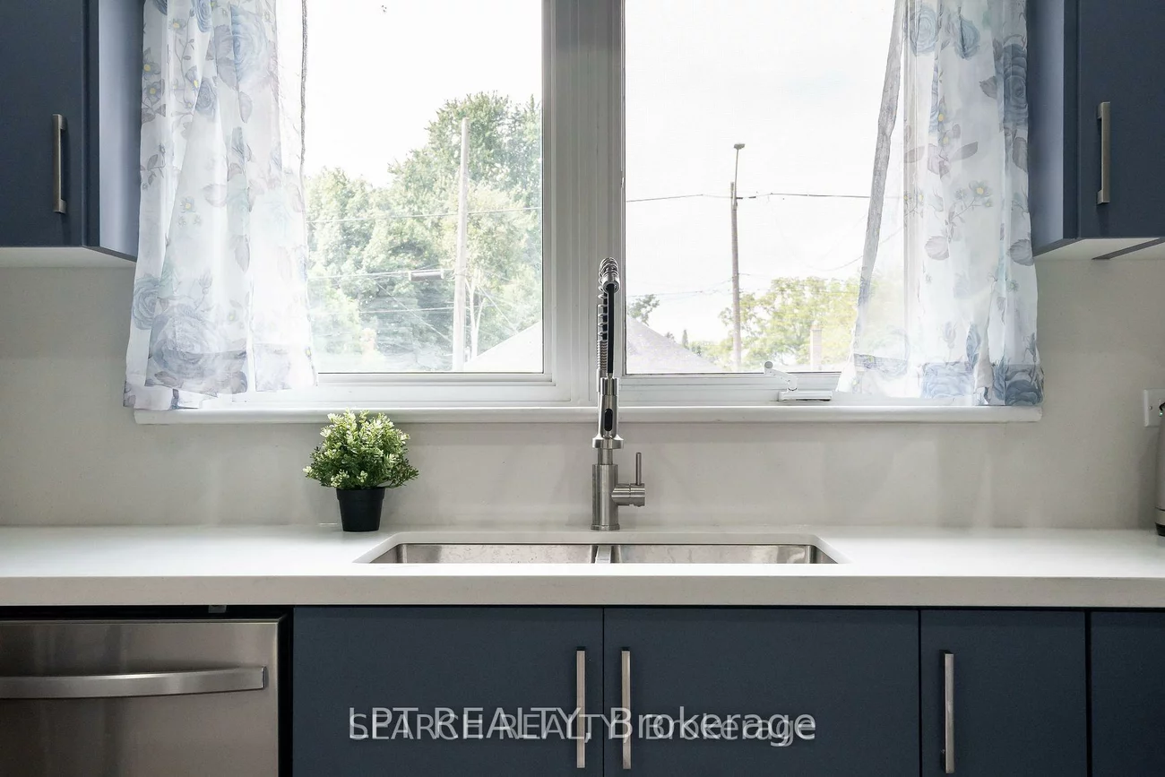 1079, Deta, Lakeview, Mississauga