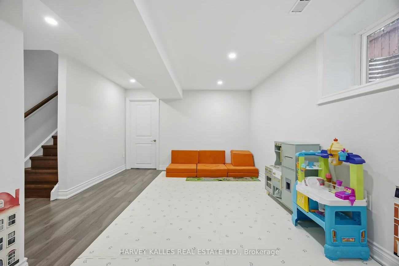 3254, Sir Johns, Erin Mills, Mississauga