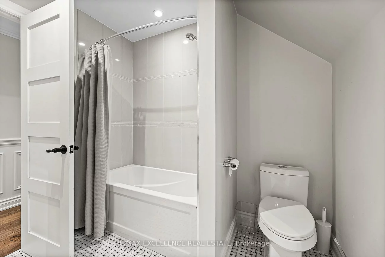 2446, Hammond, Sheridan, Mississauga