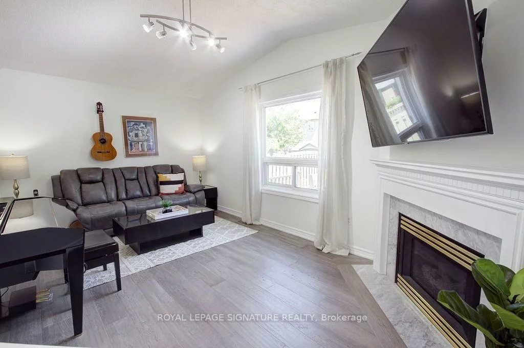 5386, Landsborough, Hurontario, Mississauga