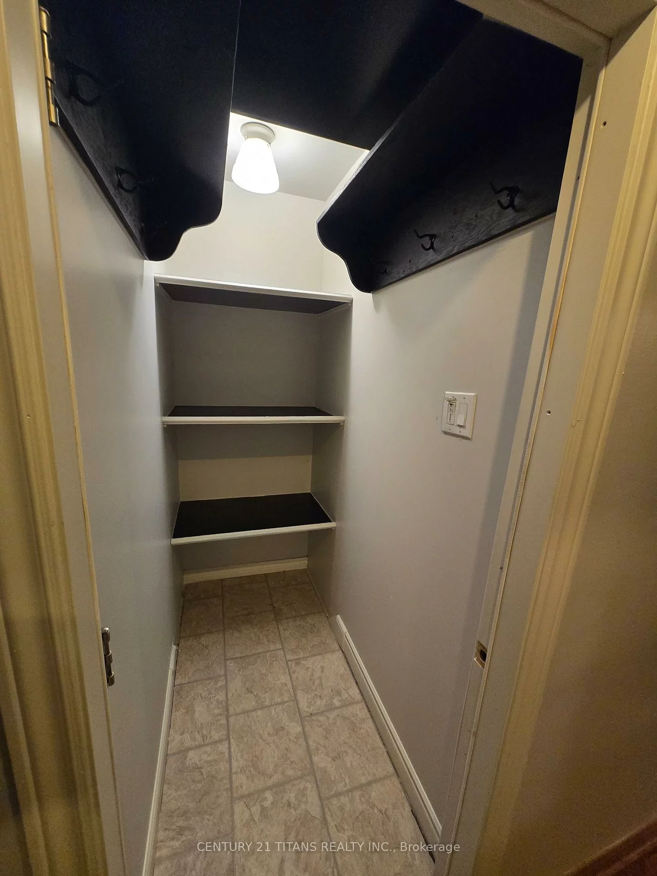 572, Exbury, Mineola, Mississauga