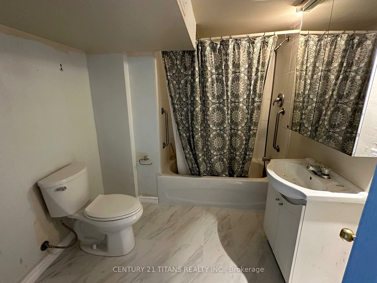 572, Exbury, Mineola, Mississauga