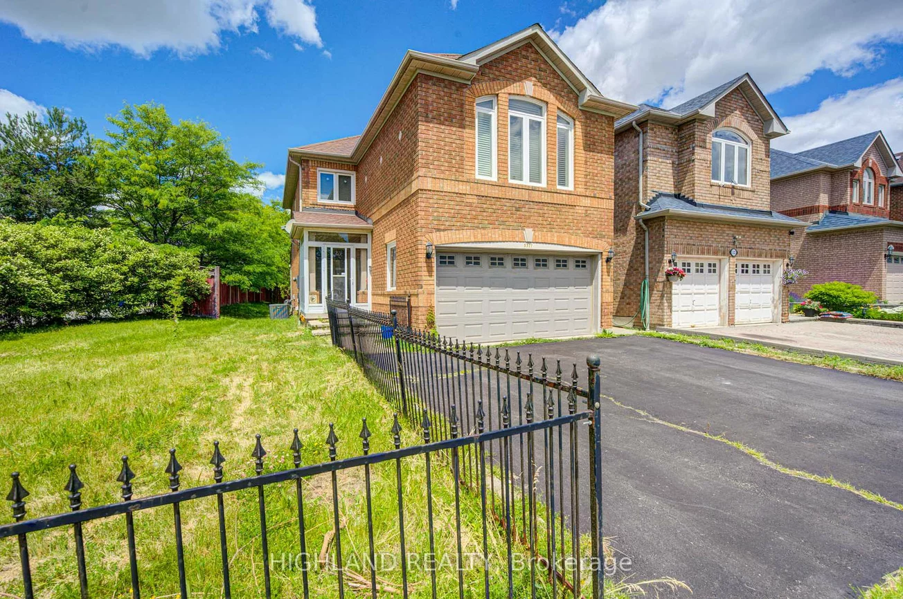5327, Landsborough, Hurontario, Mississauga