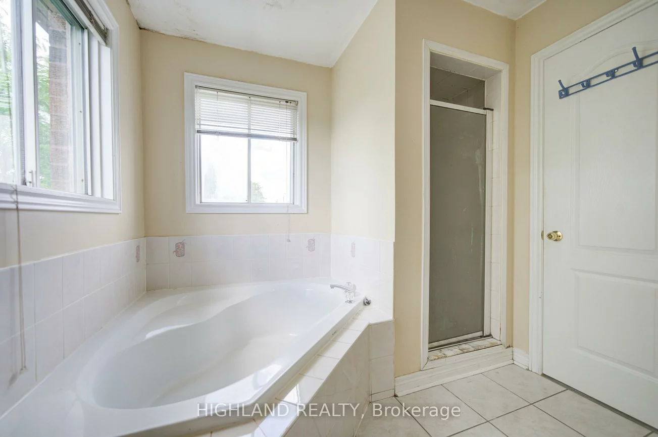 5327, Landsborough, Hurontario, Mississauga