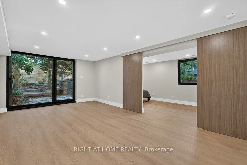 3361, Rhonda, Mississauga Valleys, Mississauga