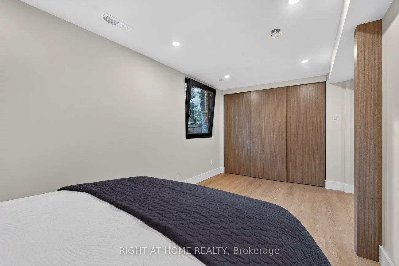 3361, Rhonda, Mississauga Valleys, Mississauga