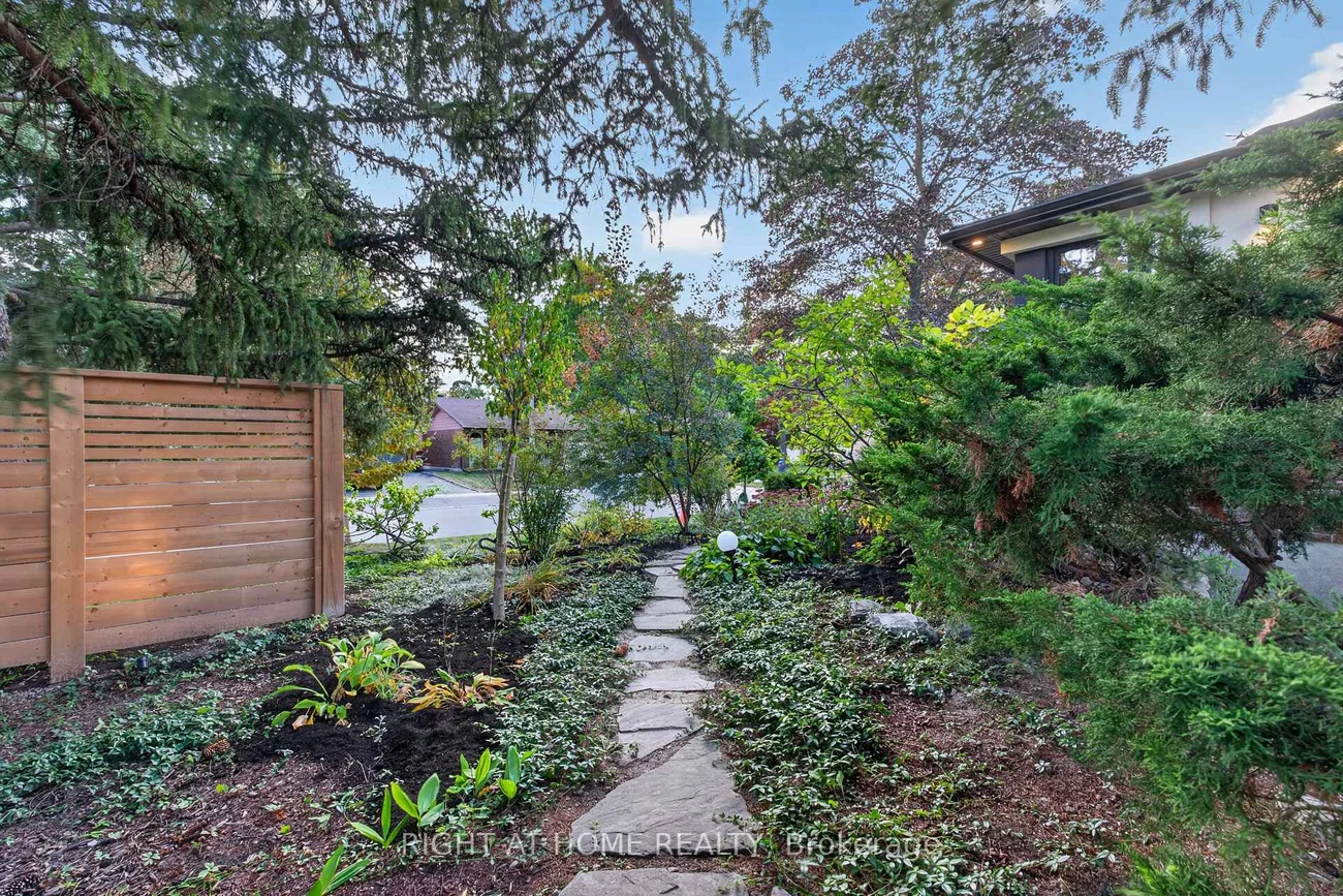 3361, Rhonda, Mississauga Valleys, Mississauga