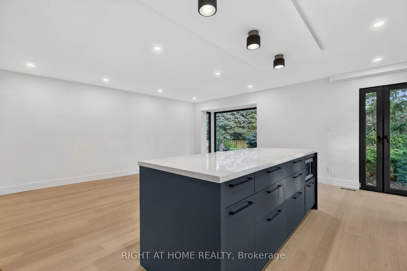 3361, Rhonda, Mississauga Valleys, Mississauga