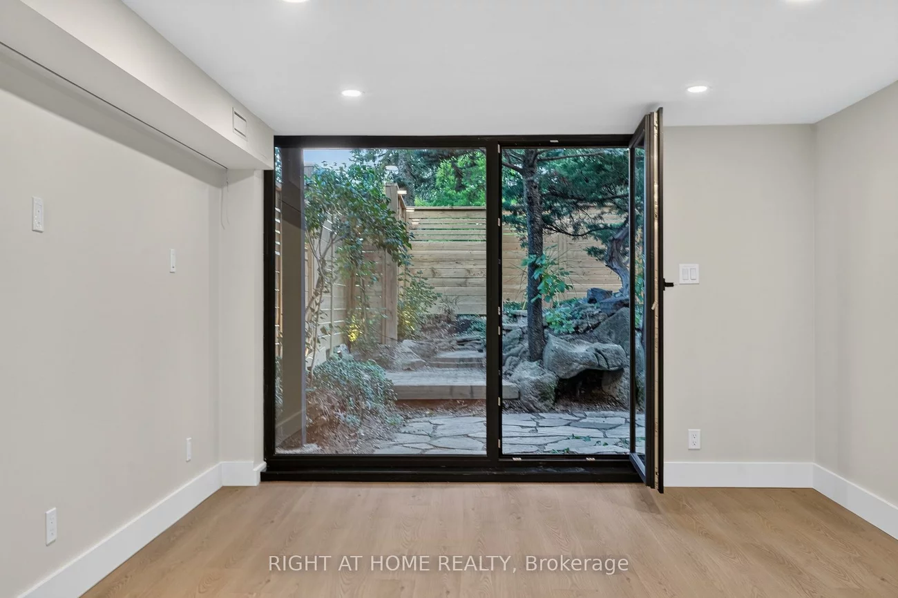 3361, Rhonda, Mississauga Valleys, Mississauga
