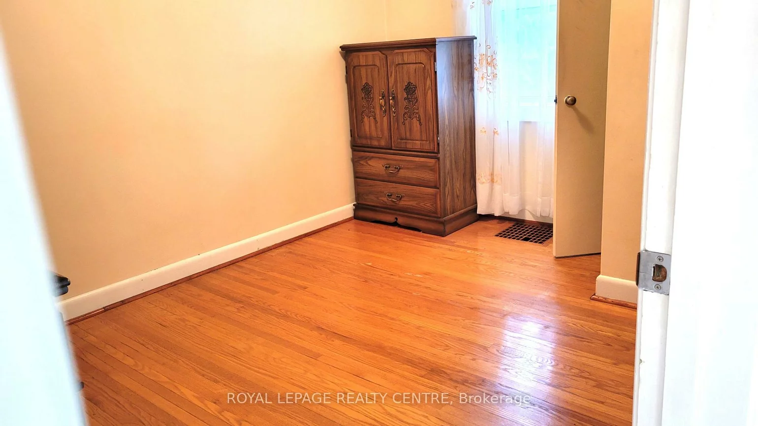 7, Earl, Streetsville, Mississauga
