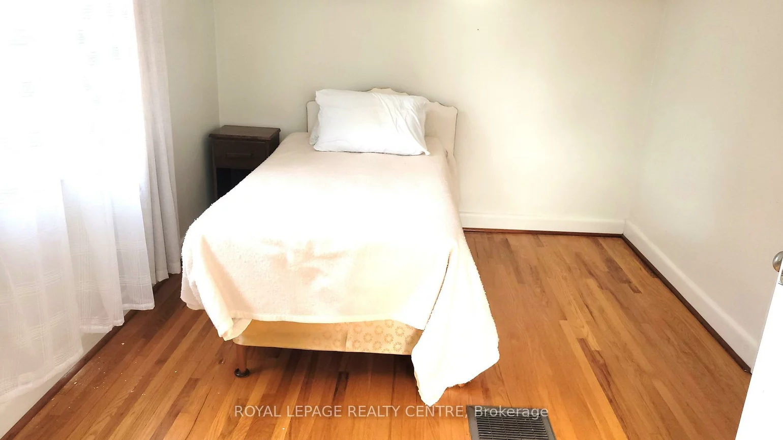 7, Earl, Streetsville, Mississauga