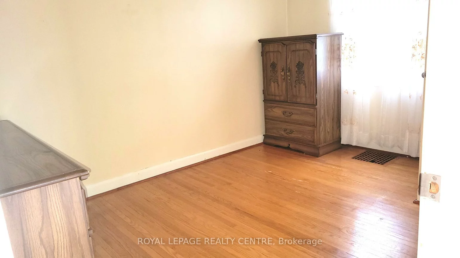 7, Earl, Streetsville, Mississauga