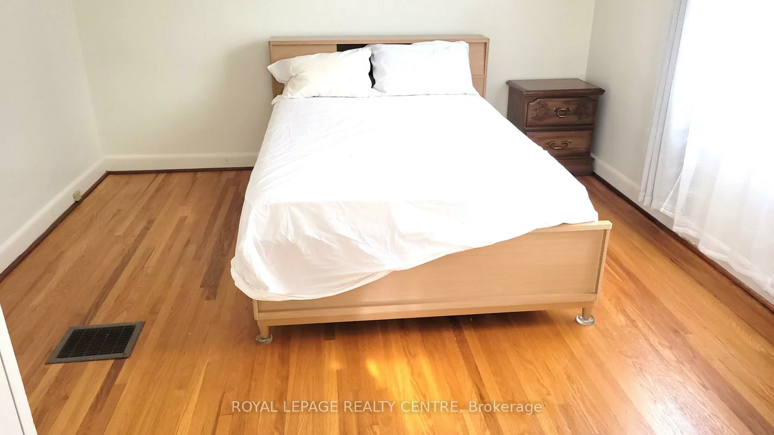 7, Earl, Streetsville, Mississauga