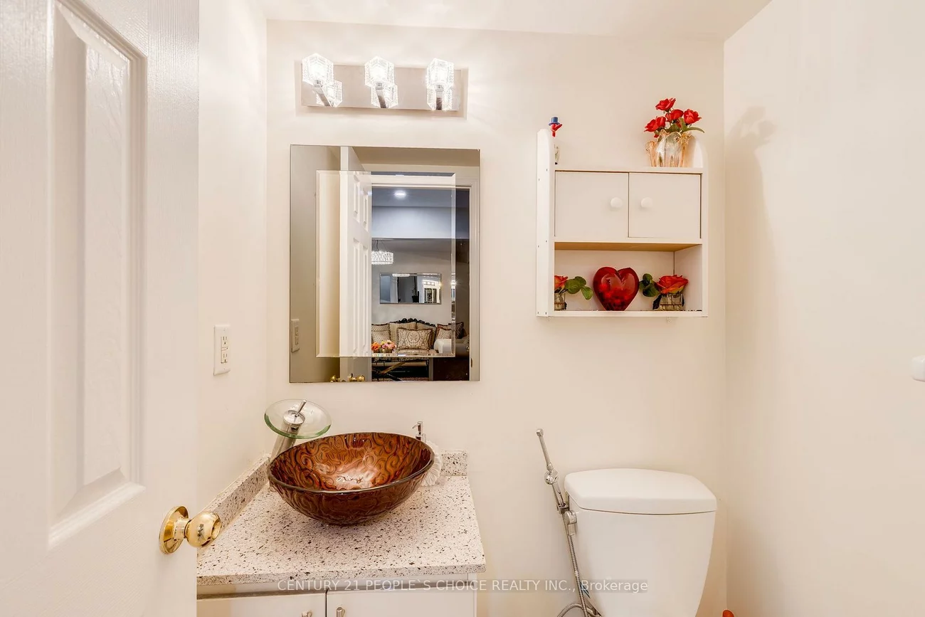 5677, Condor, East Credit, Mississauga