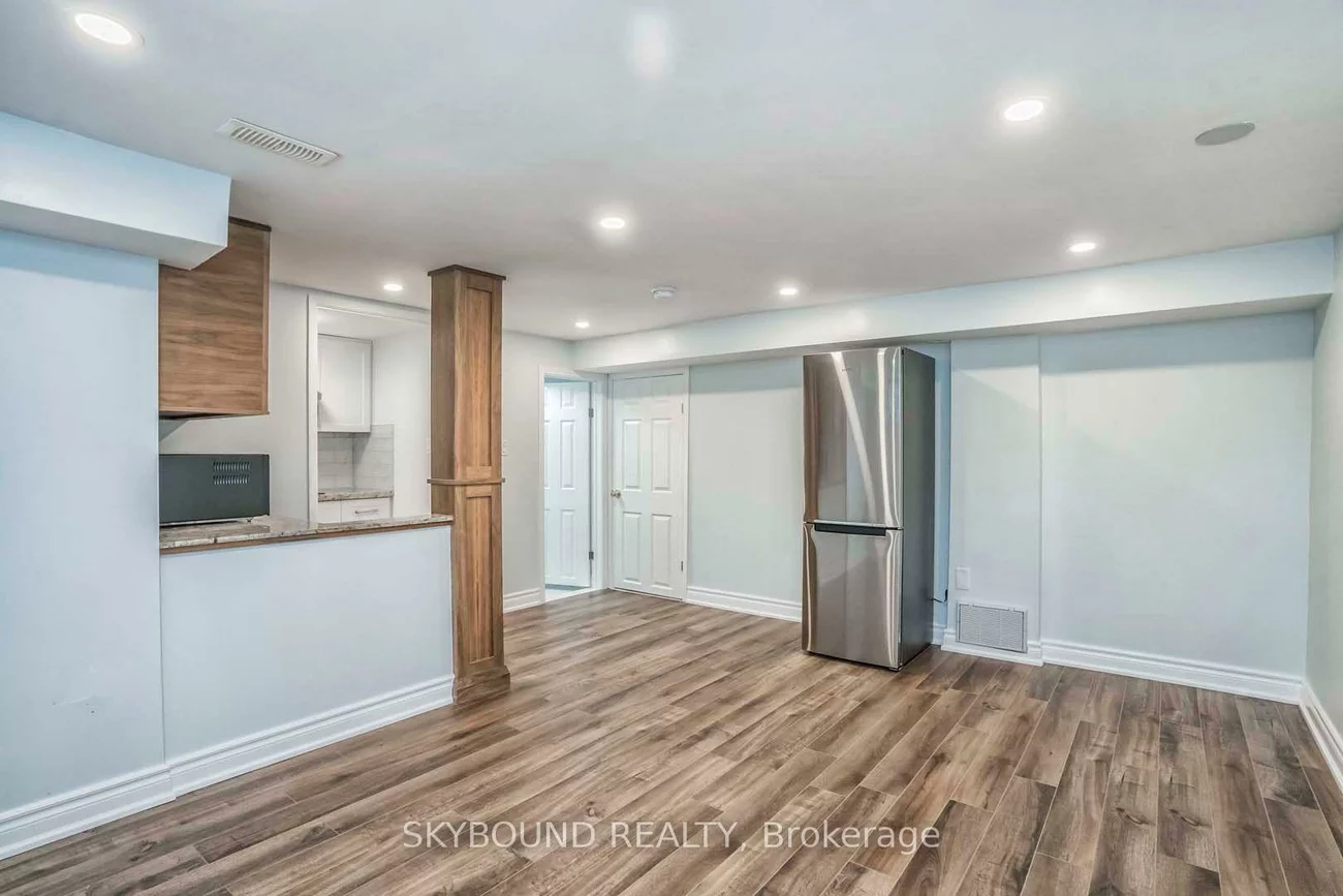 3614, Holden (Unit 1), Mississauga Valleys, Mississauga