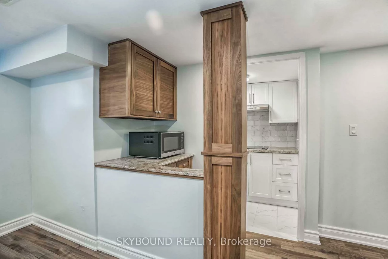 3614, Holden (Unit 1), Mississauga Valleys, Mississauga