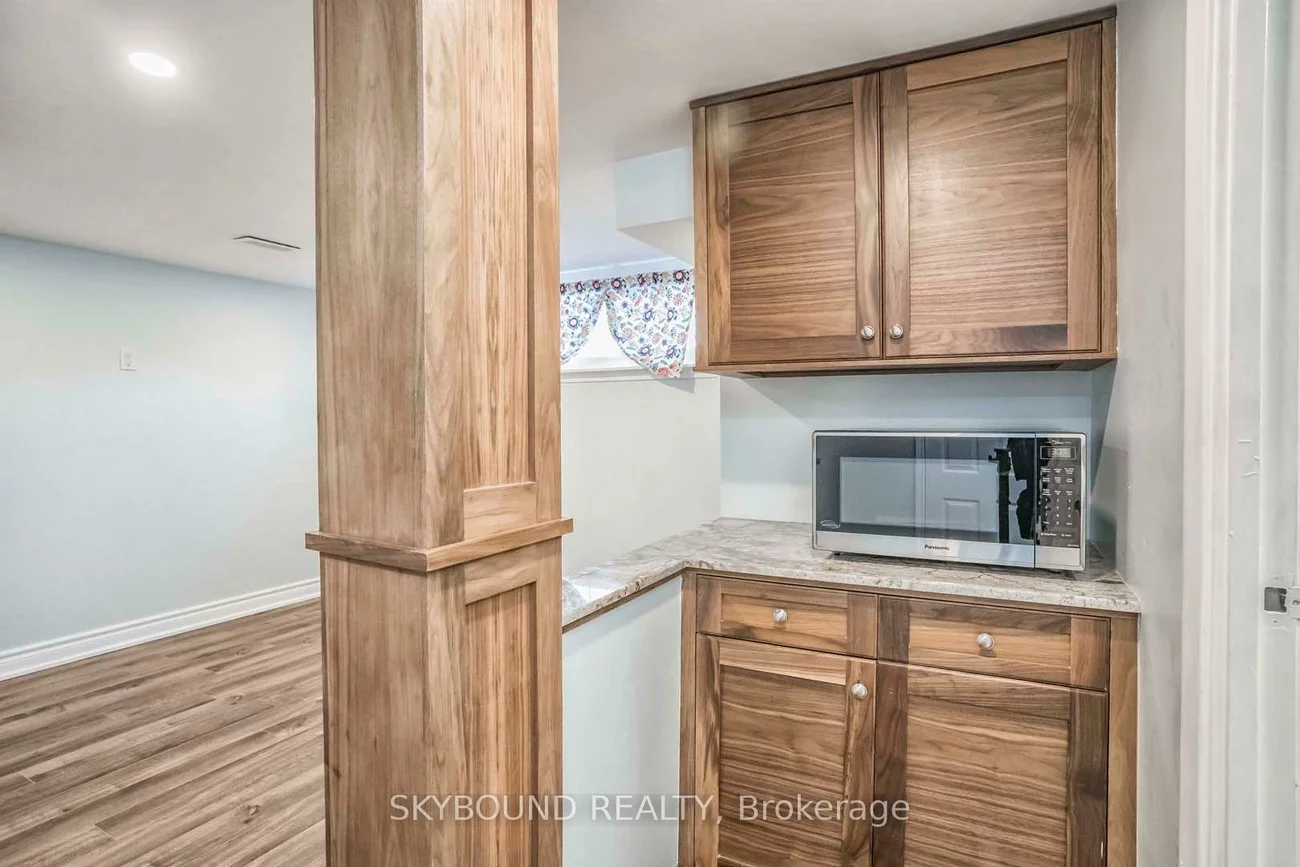3614, Holden (Unit 1), Mississauga Valleys, Mississauga