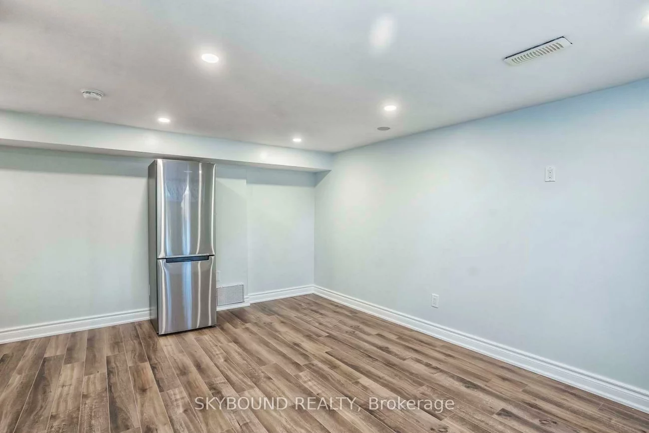 3614, Holden (Unit 1), Mississauga Valleys, Mississauga