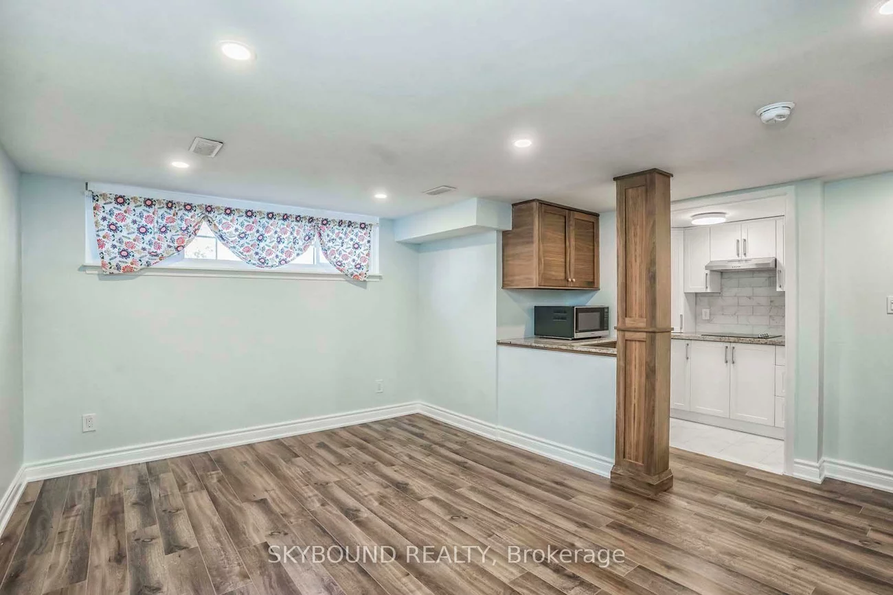 3614, Holden (Unit 1), Mississauga Valleys, Mississauga