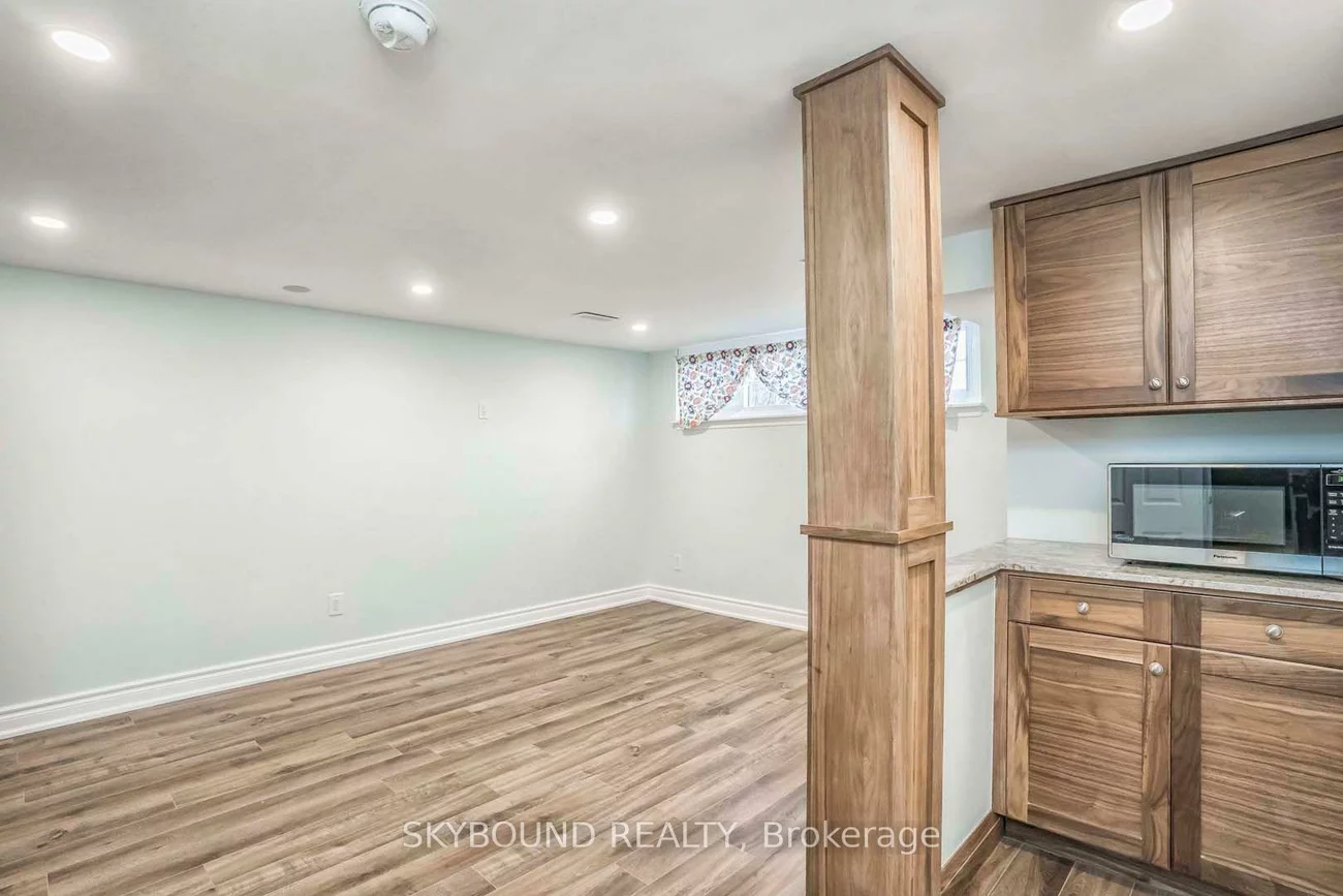 3614, Holden (Unit 1), Mississauga Valleys, Mississauga