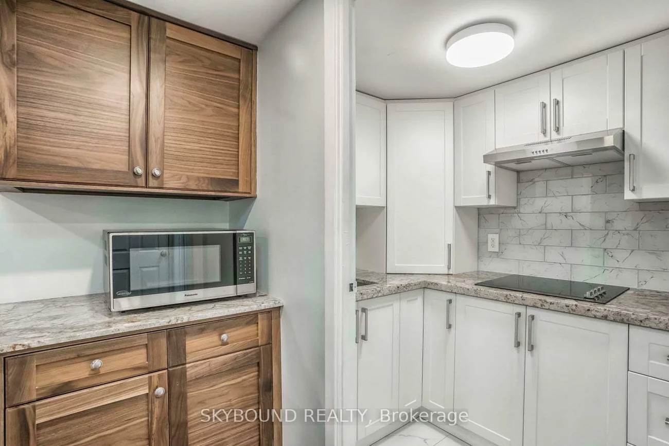 3614, Holden (Unit 1), Mississauga Valleys, Mississauga