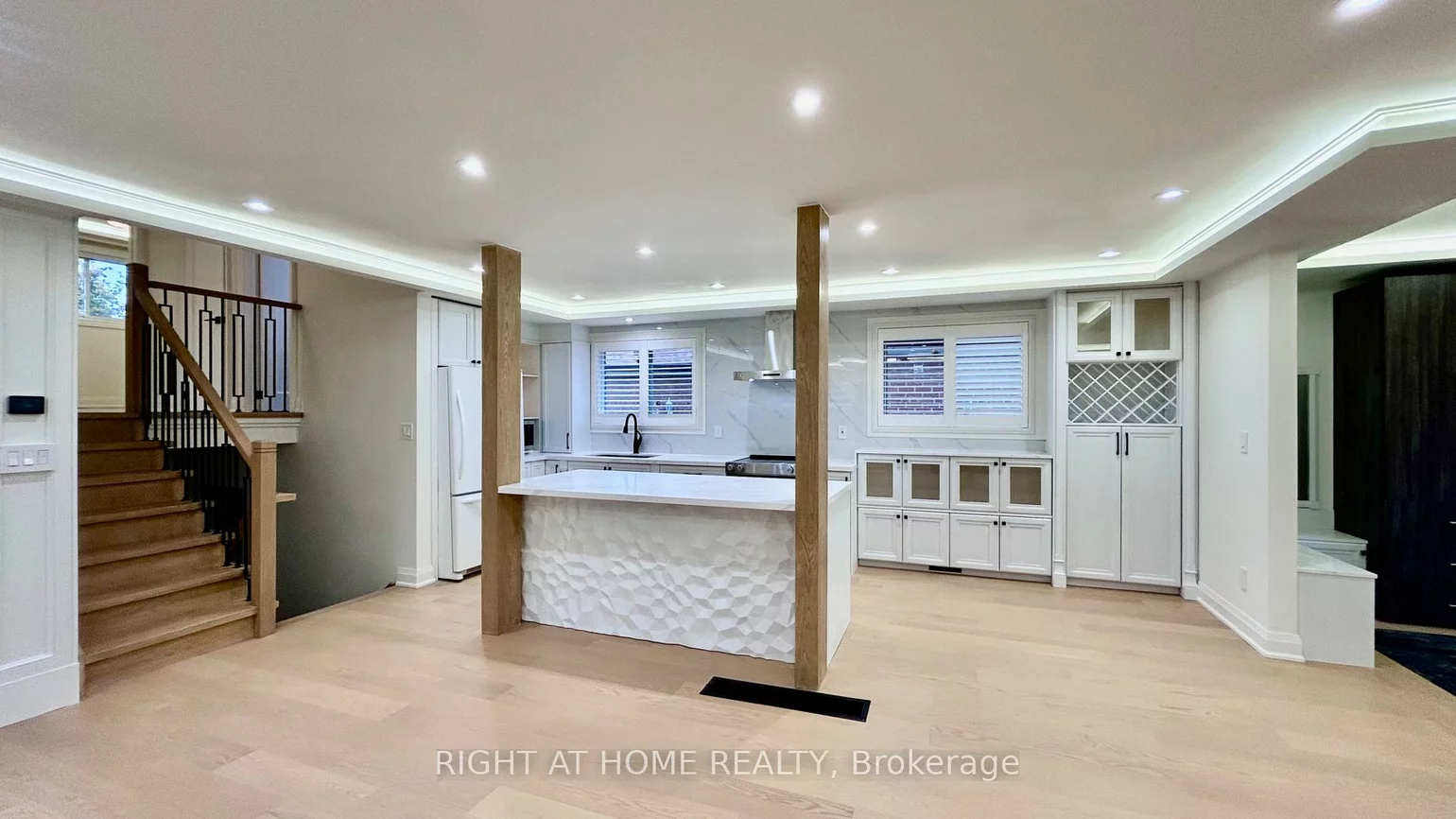 575, Eversley, Mississauga Valleys, Mississauga
