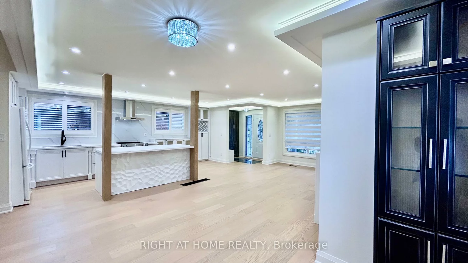 575, Eversley, Mississauga Valleys, Mississauga