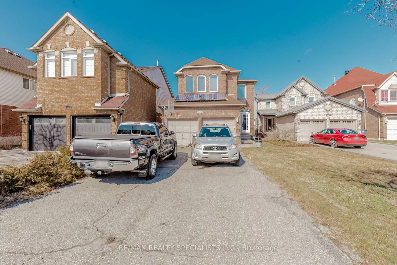 2535, Raglan, Central Erin Mills, Mississauga