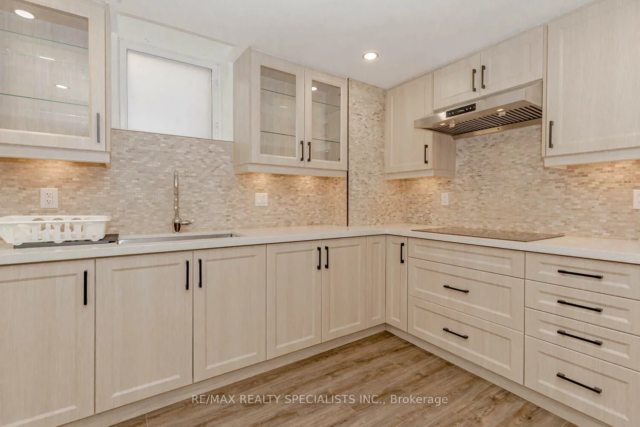 2535, Raglan, Central Erin Mills, Mississauga