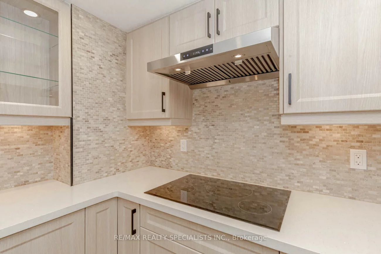 2535, Raglan, Central Erin Mills, Mississauga