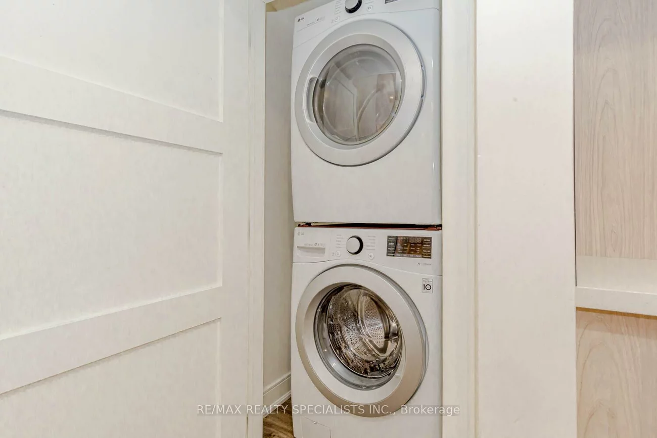 2535, Raglan, Central Erin Mills, Mississauga