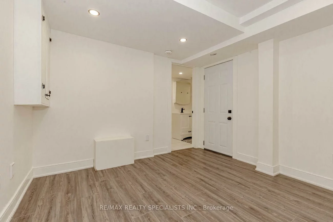 2535, Raglan, Central Erin Mills, Mississauga
