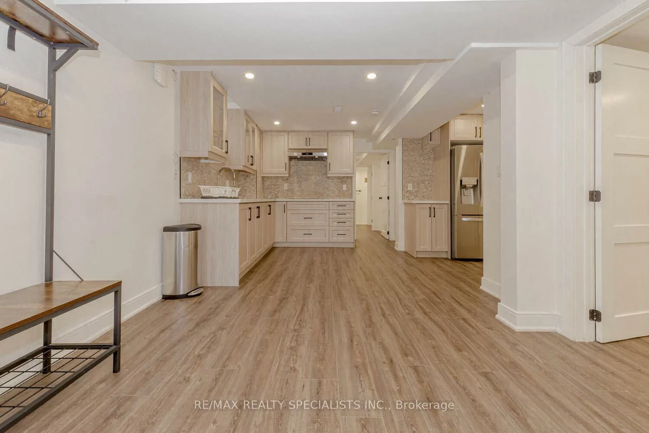2535, Raglan, Central Erin Mills, Mississauga