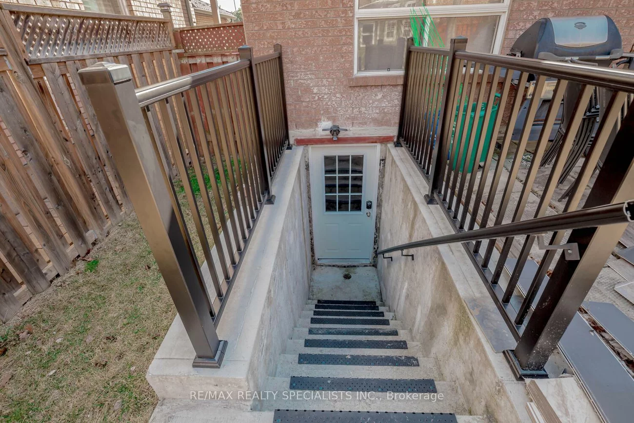 2535, Raglan, Central Erin Mills, Mississauga