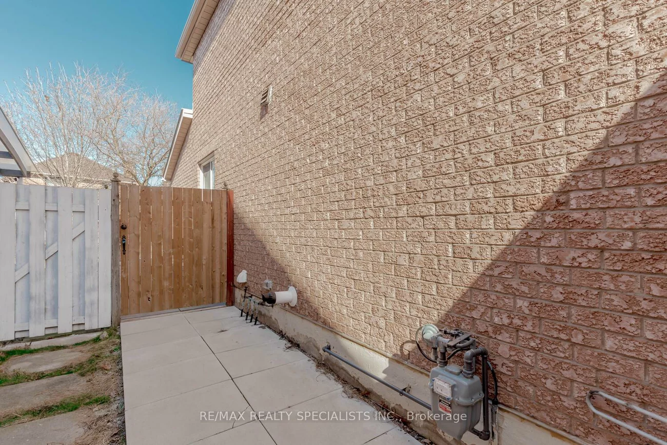 2535, Raglan, Central Erin Mills, Mississauga