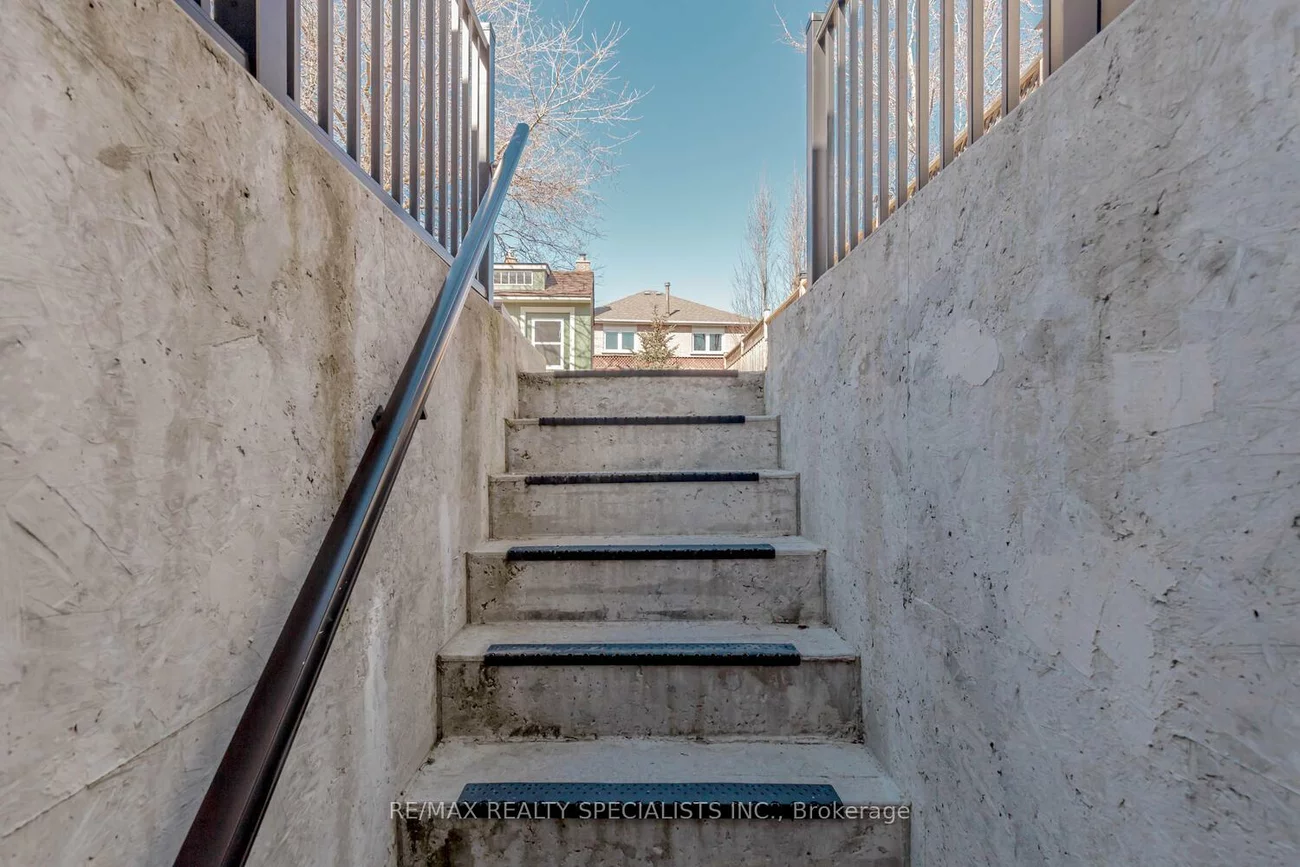 2535, Raglan, Central Erin Mills, Mississauga