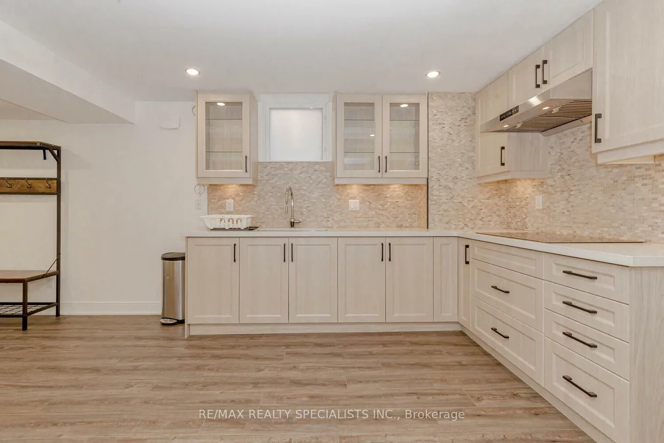 2535, Raglan, Central Erin Mills, Mississauga