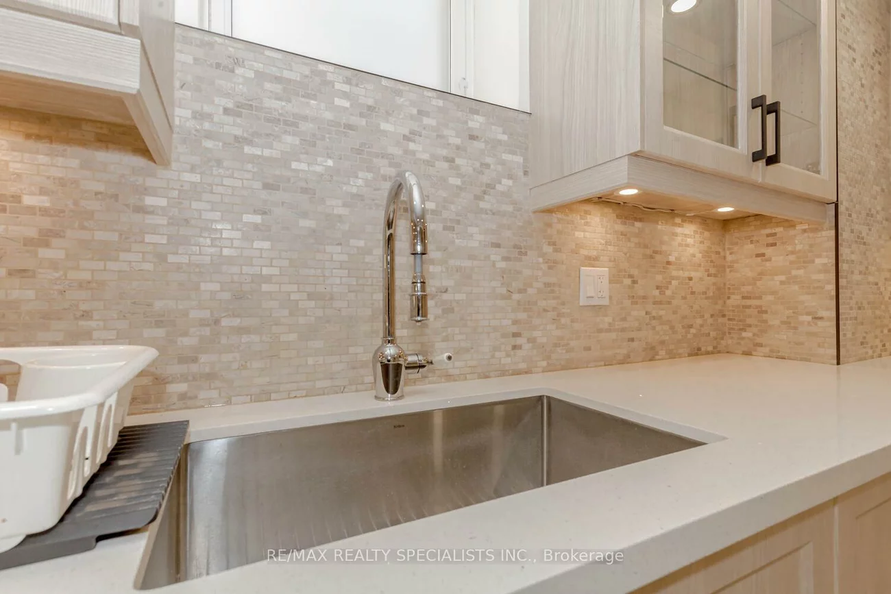 2535, Raglan, Central Erin Mills, Mississauga