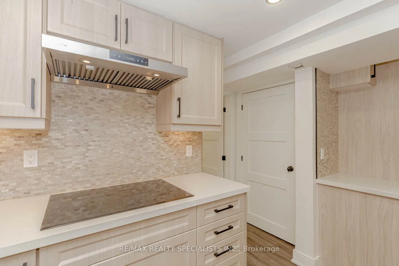 2535, Raglan, Central Erin Mills, Mississauga