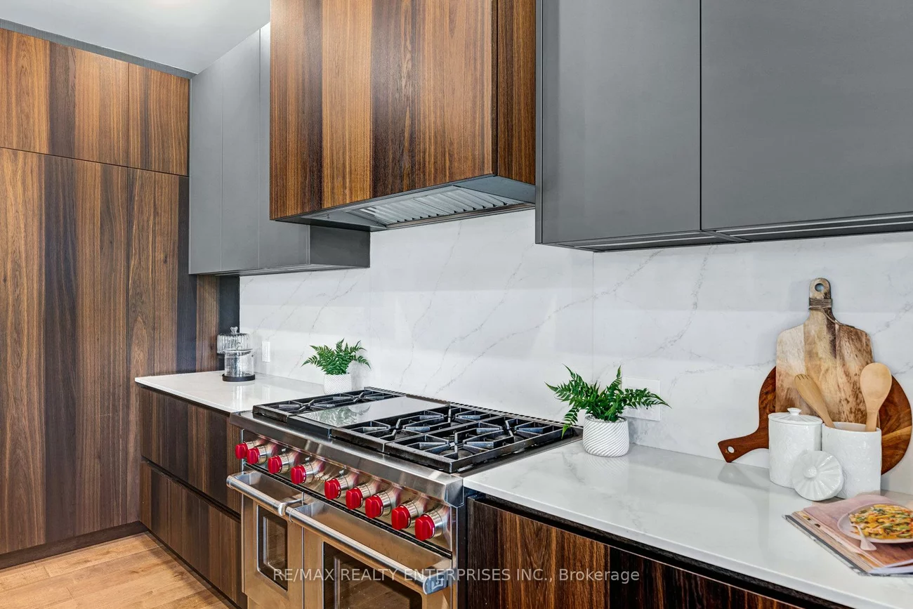 714, Atoka, Lorne Park, Mississauga