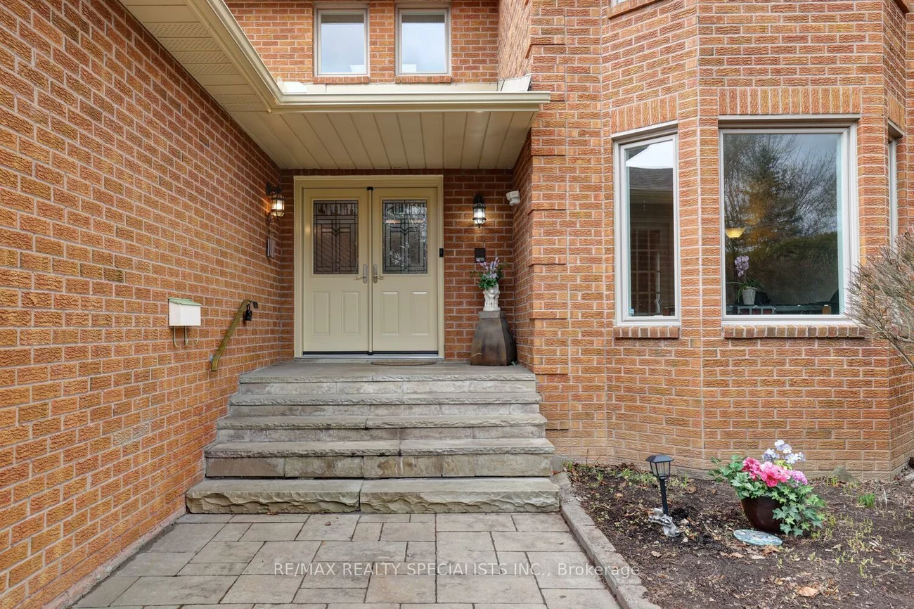 2158, Robin, Sheridan, Mississauga