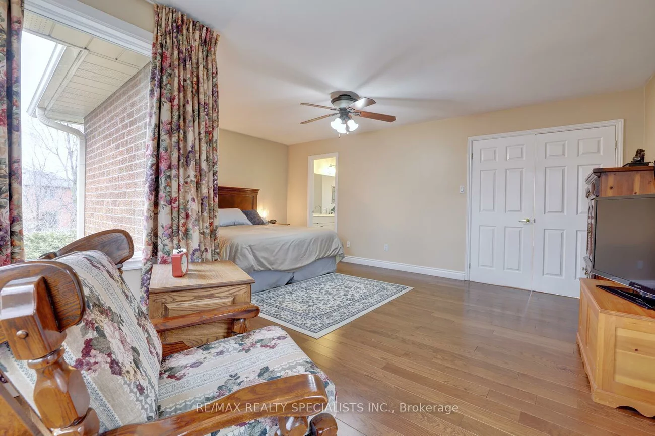 2158, Robin, Sheridan, Mississauga