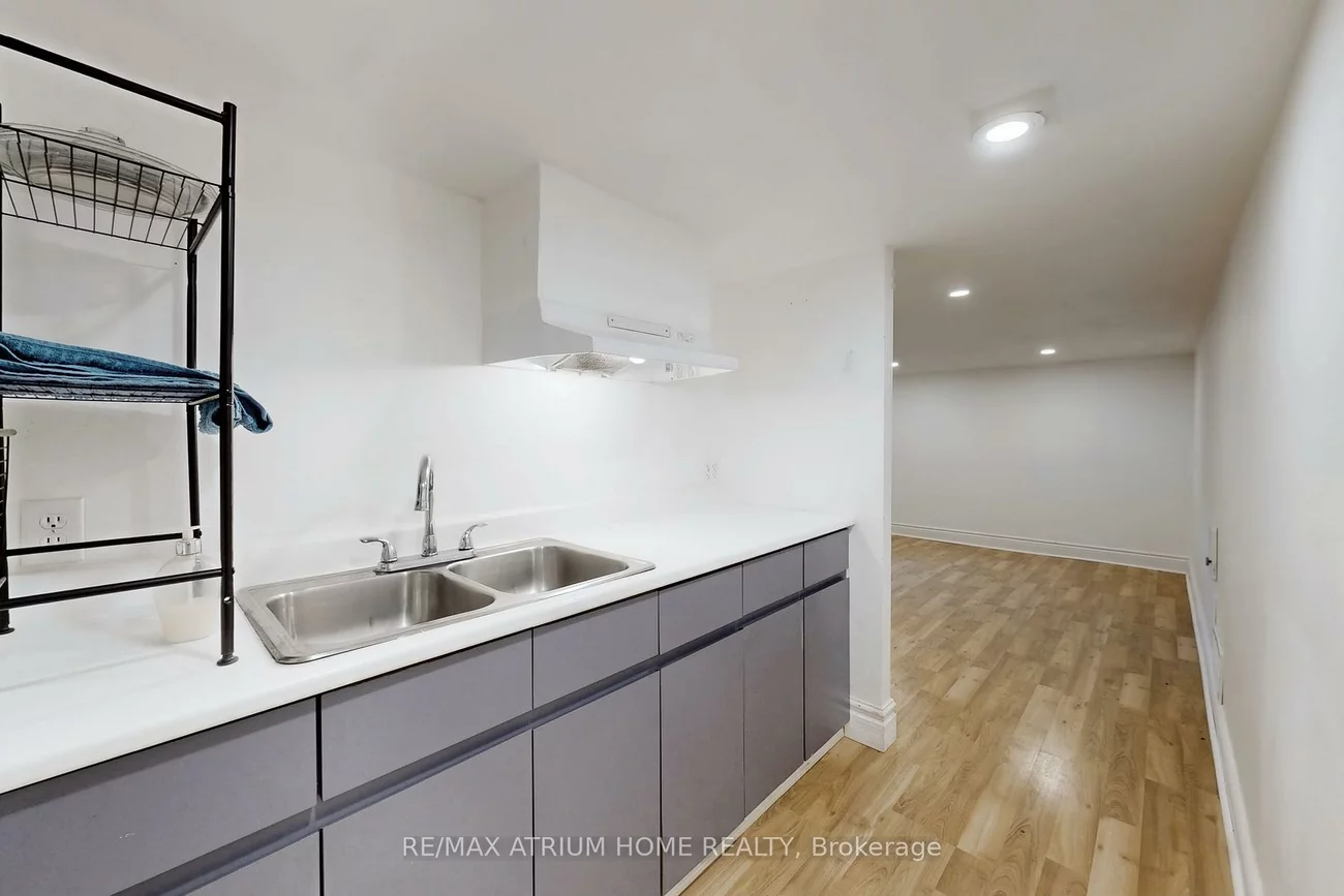 1242, Alexandra, Lakeview, Mississauga