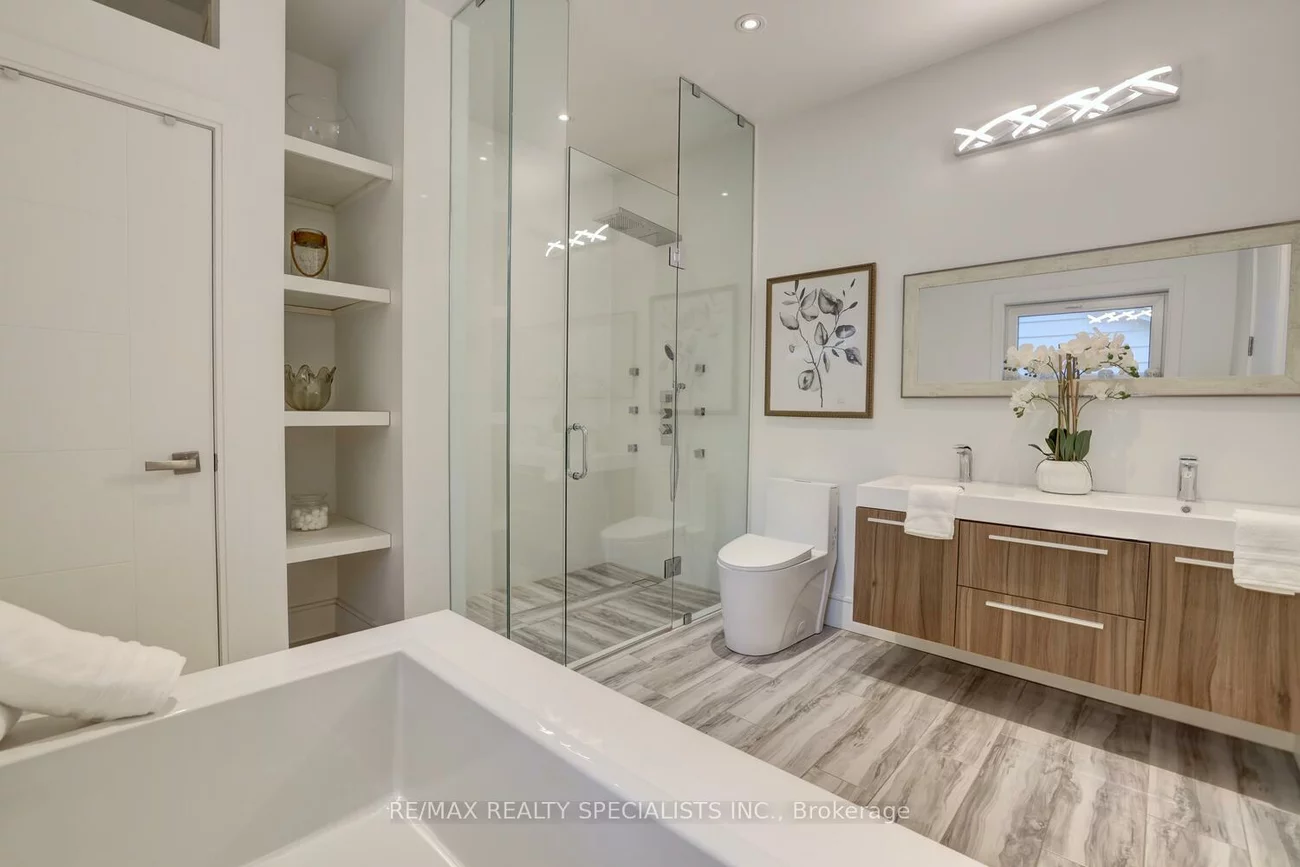 1310, Martley, Lorne Park, Mississauga