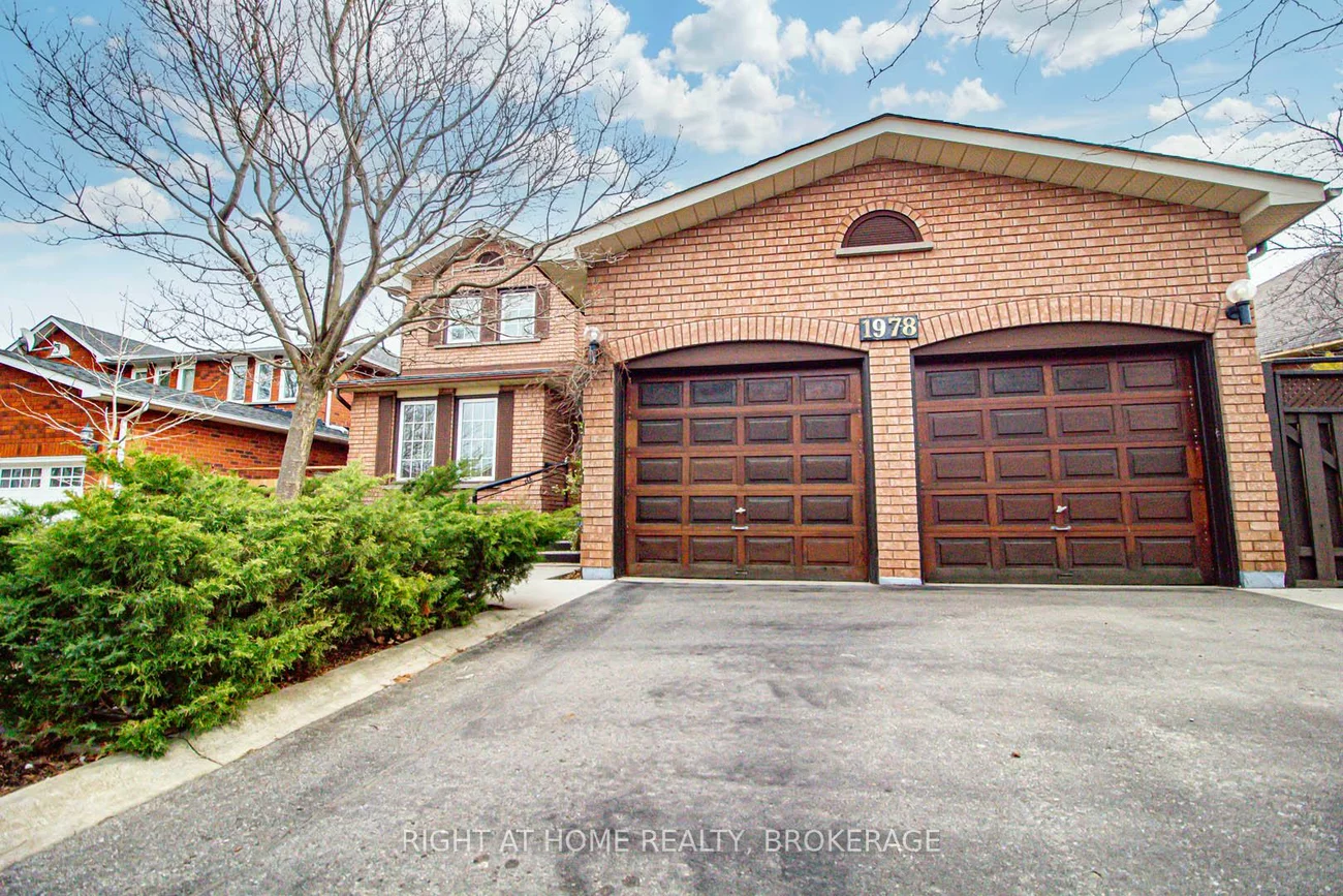 1978, Sandown, Central Erin Mills, Mississauga