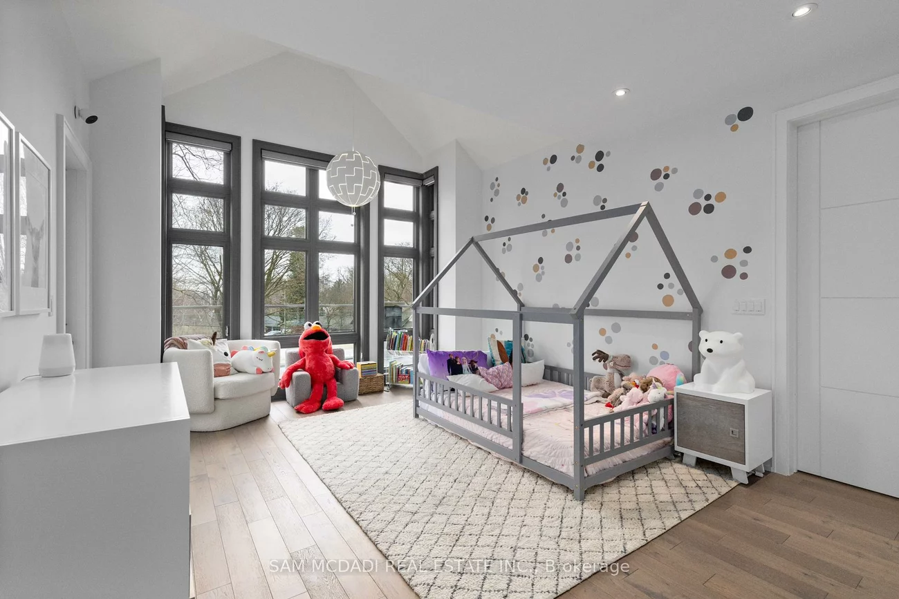 267, Kenollie, Mineola, Mississauga