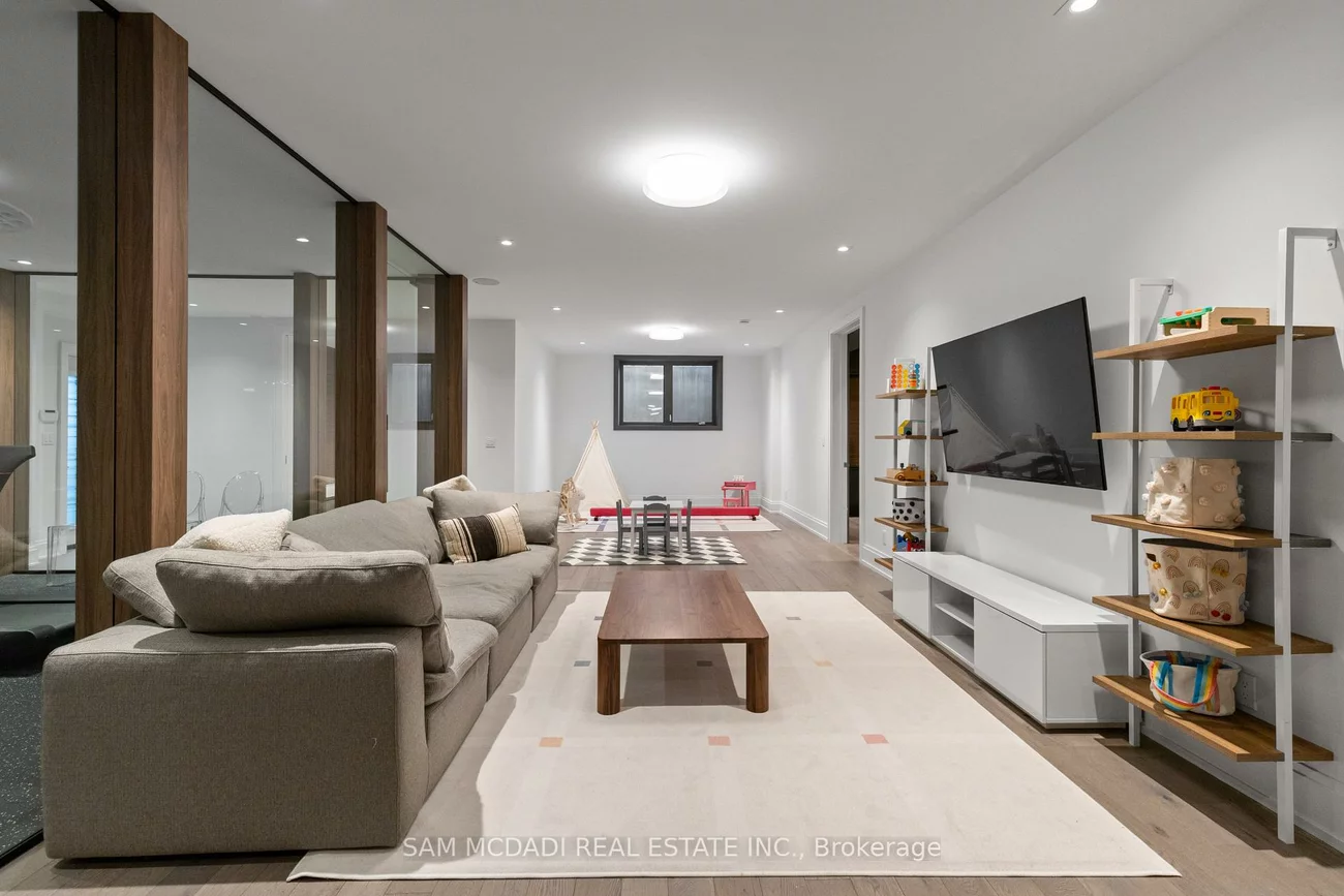267, Kenollie, Mineola, Mississauga